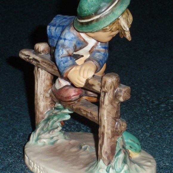 "Retreat To Safety" Goebel Hummel Figurine #201/I TMK5 - Boy On Fence With Frog! - Picture 4 of 10